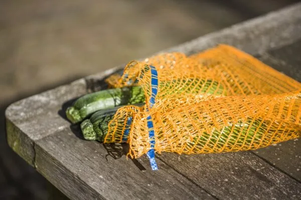 nnz-webshop-netzak-moestuin-1.jpg Tīkliņmaisi dārzeņiem, 28 x 38 cm/5kg, 100 gab.
